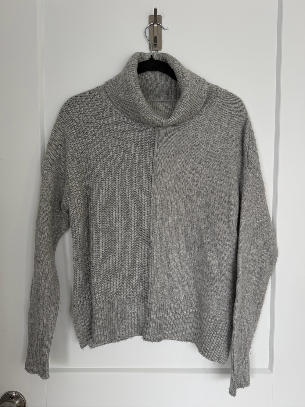 Rachel Zoe Light Gray Mixed Knit Turtleneck Sweater size Medium